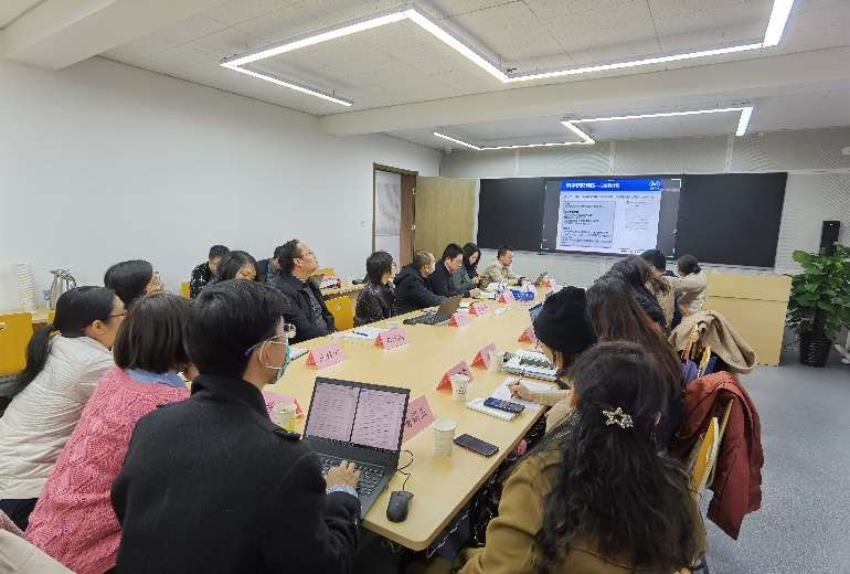 德信游戏平台集团召开研究生教育管理工作培训会