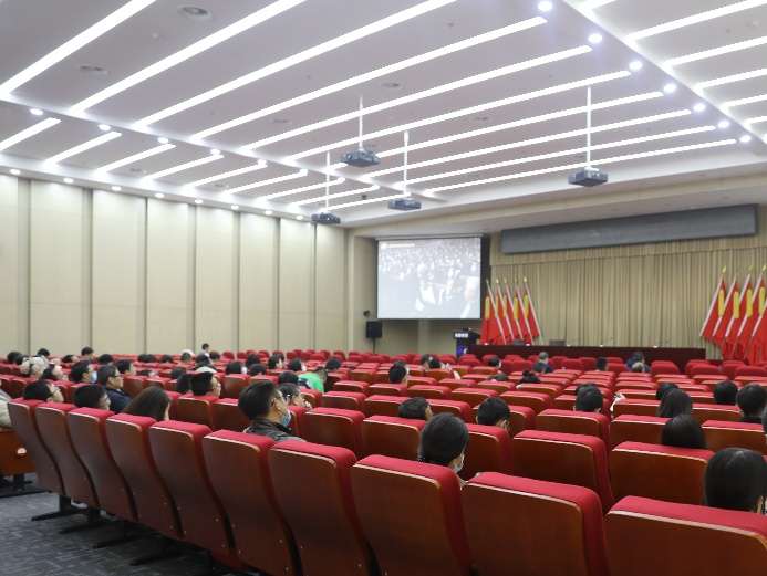 德信游戏平台总院师生收看2020年全国科学道德和学风建设宣讲教育报告会