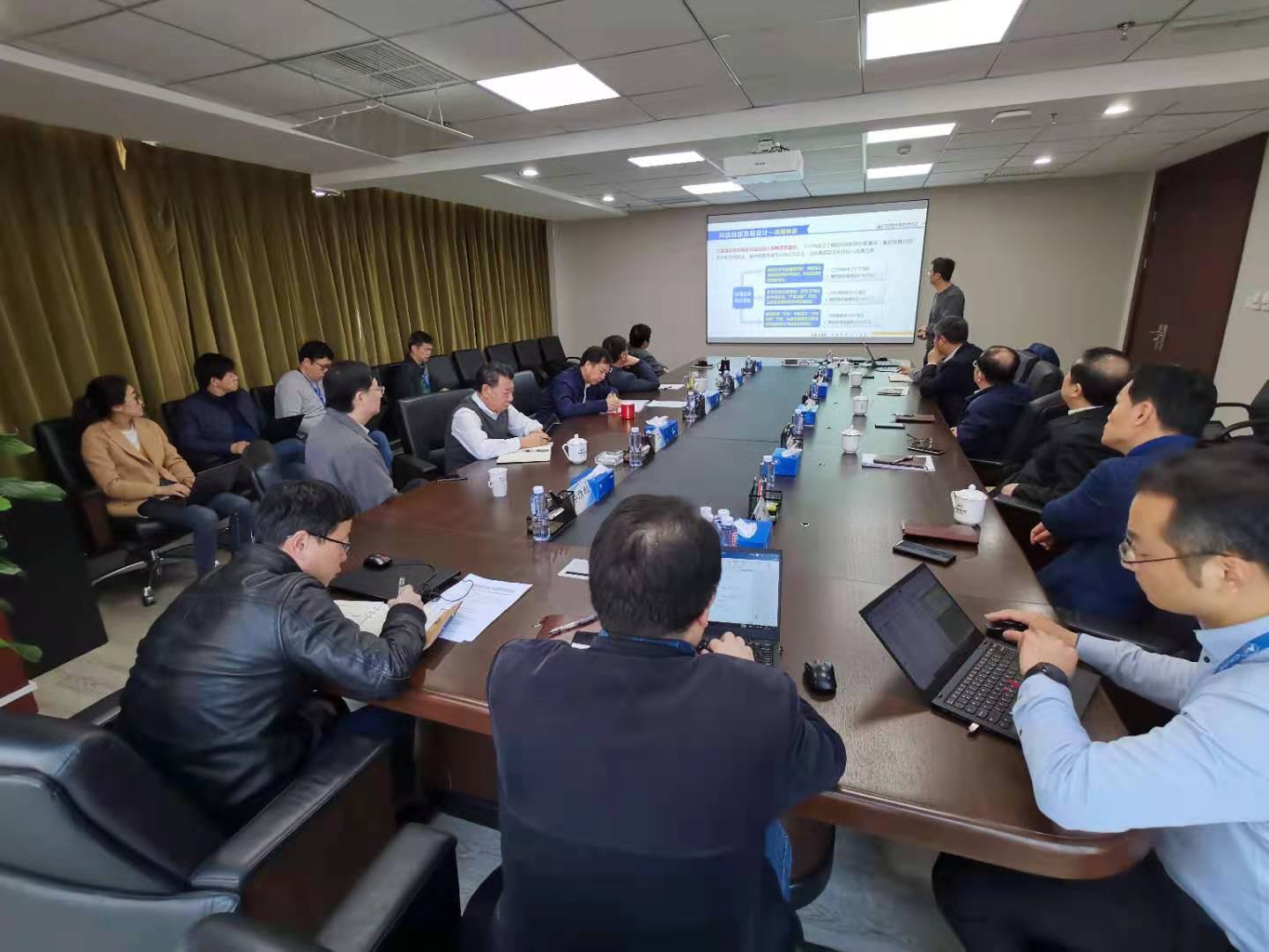 德信游戏平台集团召开科技创新顶层设计工作会
