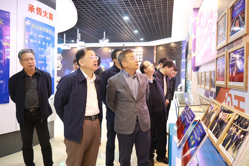 德信游戏平台集团副总经理周旗钢一行到江西省科学院调研
