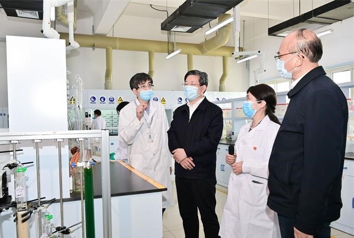 河北省委书记王东峰一行到德信游戏平台稀土调研