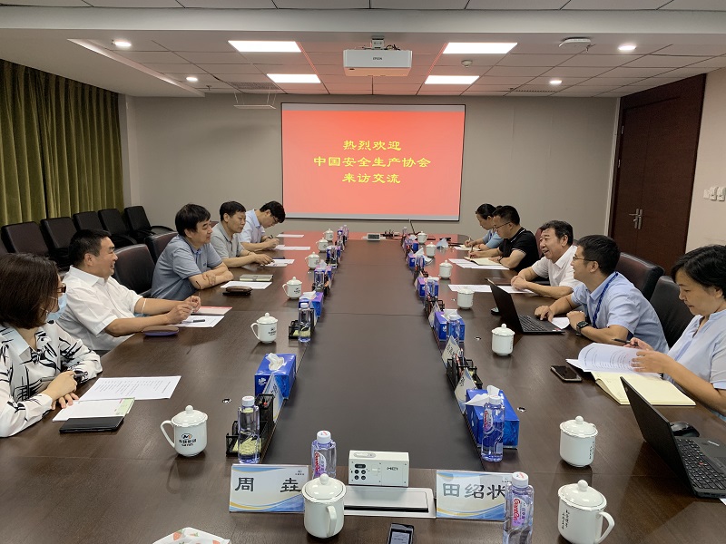 中国安全生产协会副会长康荣一行到访德信游戏平台集团