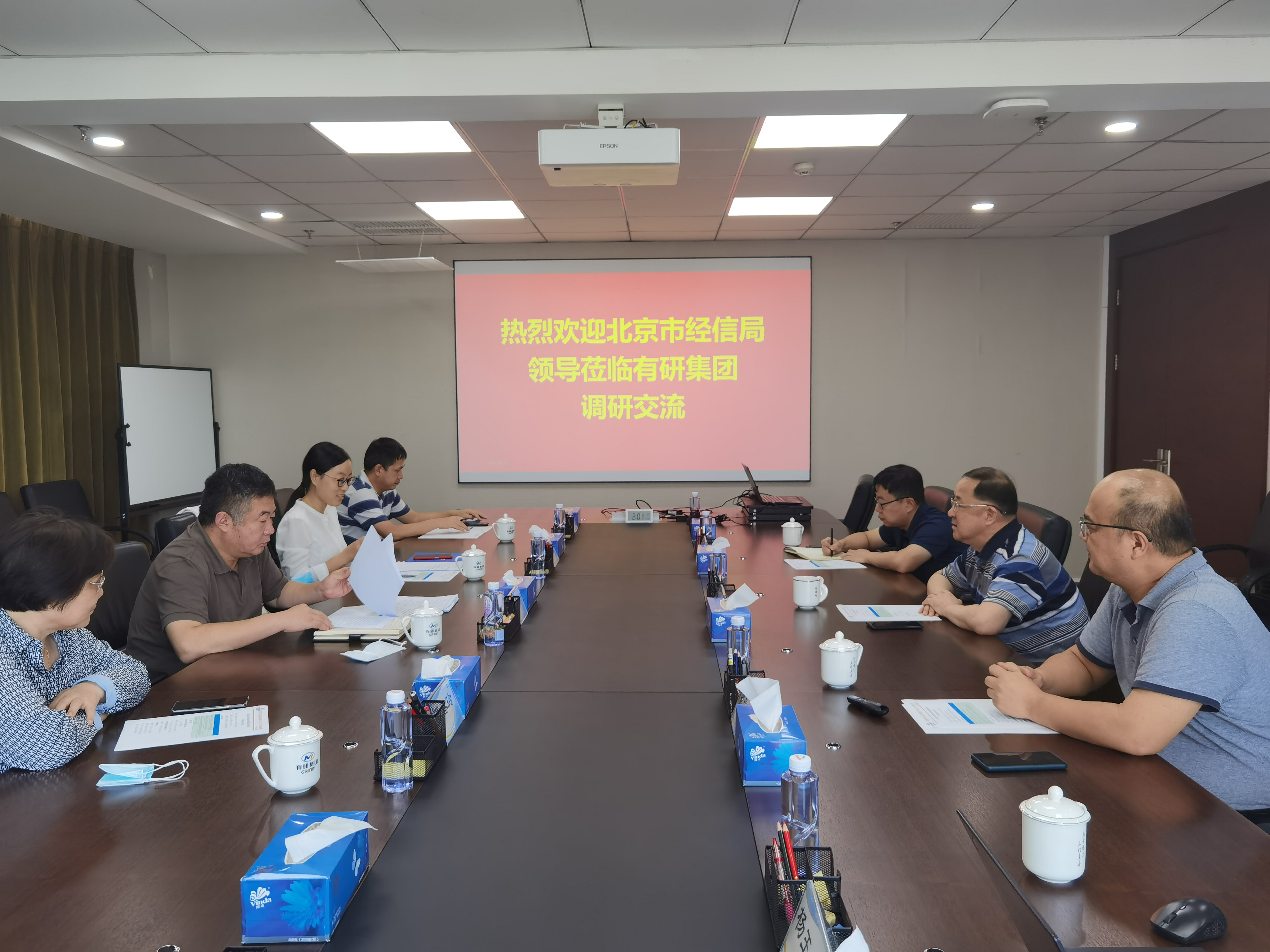北京市经信局二级巡视员李涛一行到德信游戏平台集团调研