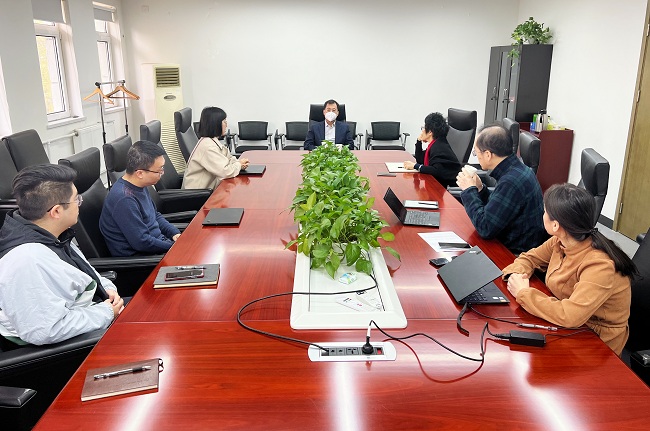 德信游戏平台集团党委书记、董事长赵晓晨到研究生院调研研究生教育工作
