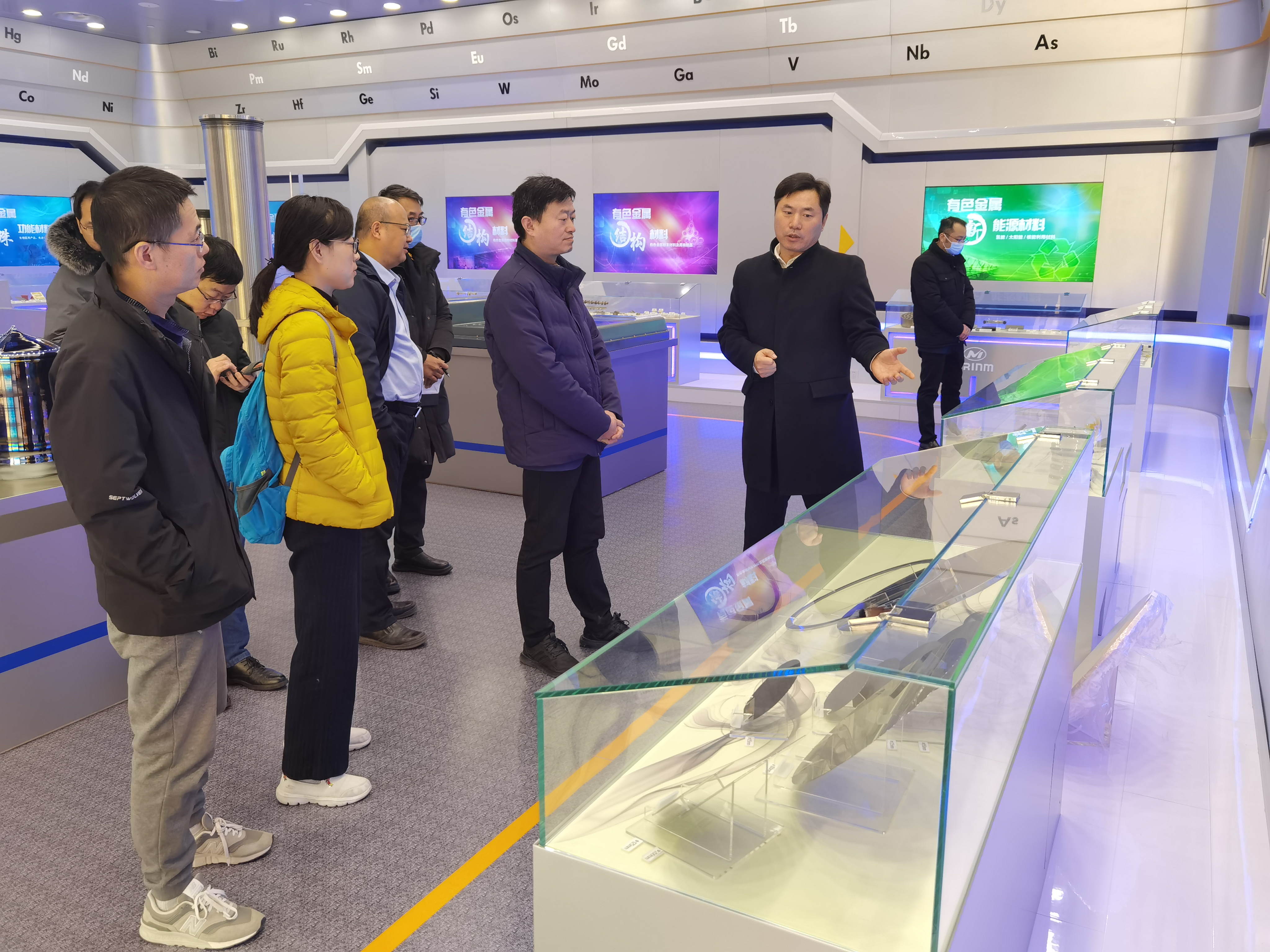 北京市经济和信息化局党组成员、副局长彭雪海一行到德信游戏平台集团怀柔科创园调研交流