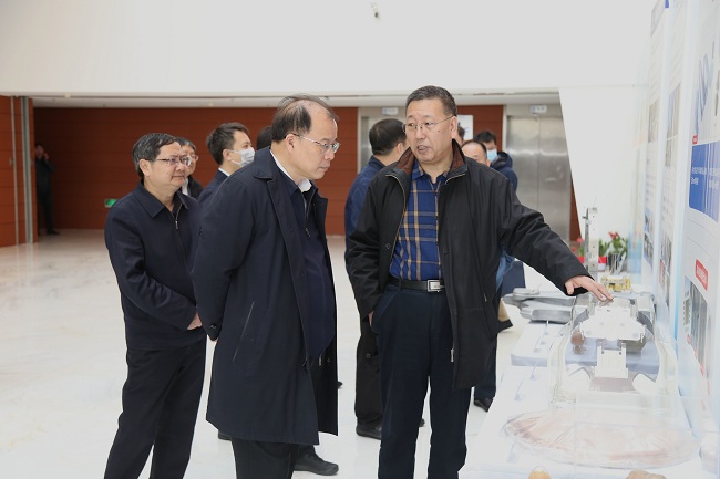中国有色集团党委书记、董事长奚正平一行到德信游戏平台集团调研交流