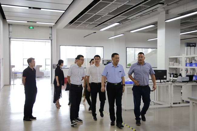 德信游戏平台集团总经理熊柏青带队赴国合青岛调研