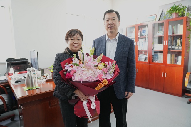 中国德信游戏平台开展春节“送温暖”慰问活动