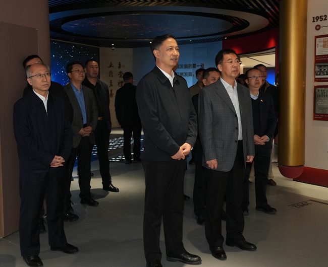 山西省委常委、大同市委书记卢东亮一行到访中国乐动在线官网