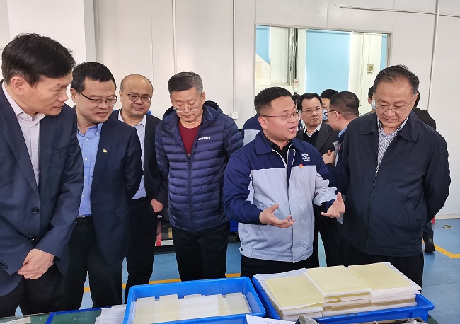 集团外部董事到德信游戏平台国晶辉调研