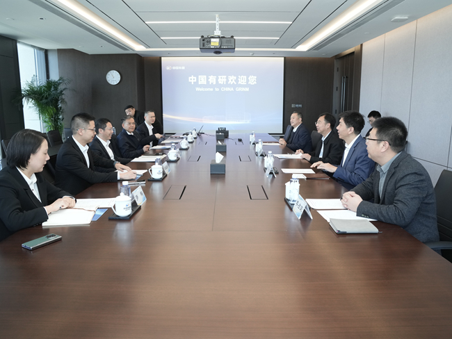重庆市綦江区委书记尹国喜一行到访中国乐动在线官网