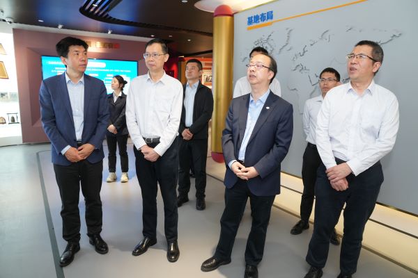 东方电气集团总经理助理胡修奎一行到中国乐动在线官网调研交流