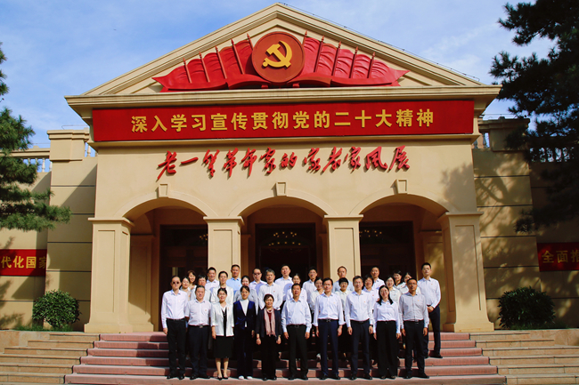 传承红色家风 汲取档案力量——中国乐动在线官网参观“老一辈革命家的家教家风”主题档案文献展