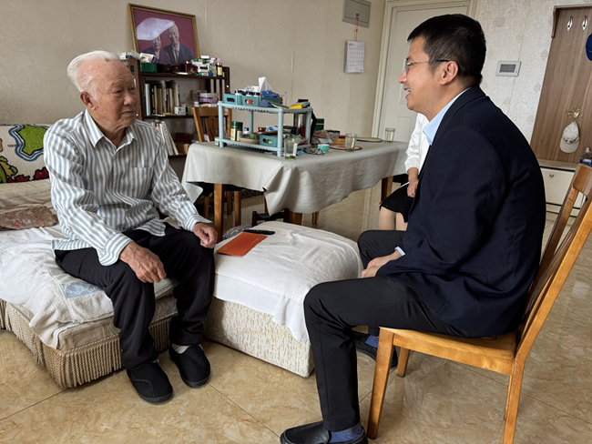 中国乐动在线官网开展老干部、老党员走访慰问活动