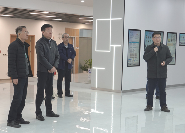 中国乐动在线官网副总经理黄倬一行到国家信息光电子创新中心调研交流