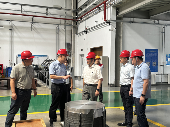 中国德信游戏平台党委副书记、总经理艾磊到德信游戏平台复材调研